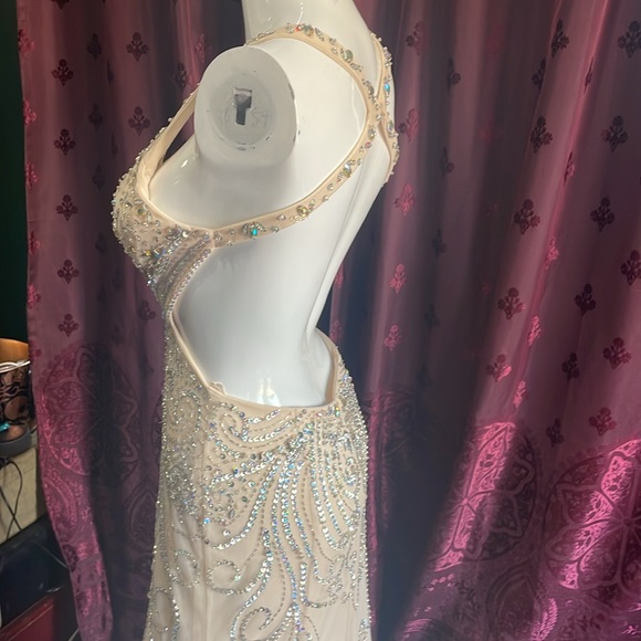 Camille La Vie Cream Beaded Rhinestone Mermaid Gown Open Back Size 6 - Picture 7 of 13
